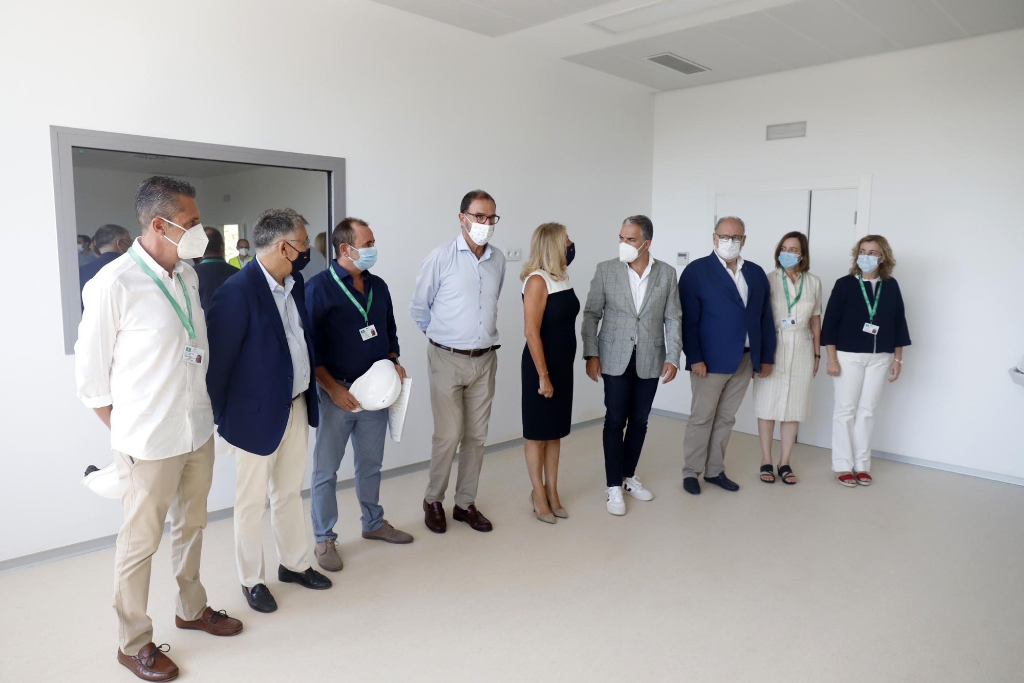 Elías Bendodo visita las obras del centro de salud San Pedro Alcántara