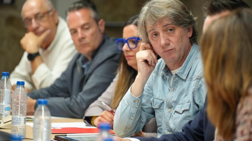 Carlos Martínez afirma que ha leído &quot;la encuesta de Sigma Dos y el horóscopo&quot; y ambos no le han gustado