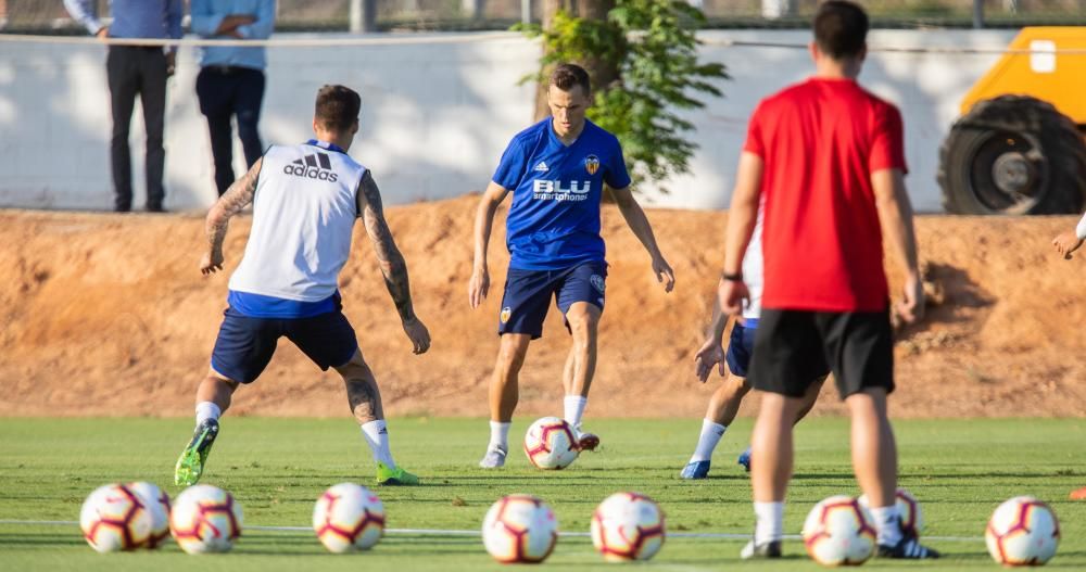 Afición en el entrenamiento del Valencia CF