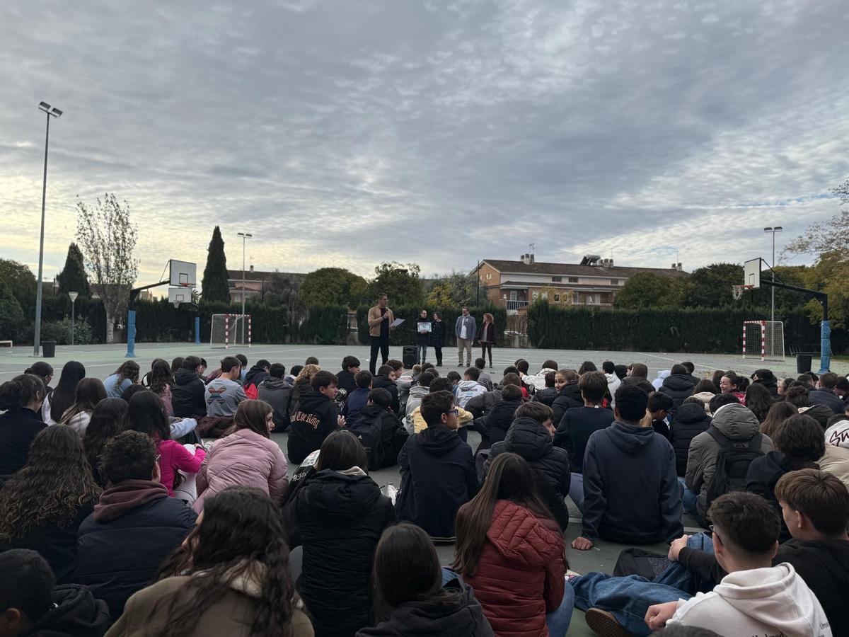 El alumnado del Dr. Faustí Barberá durante el acto.
