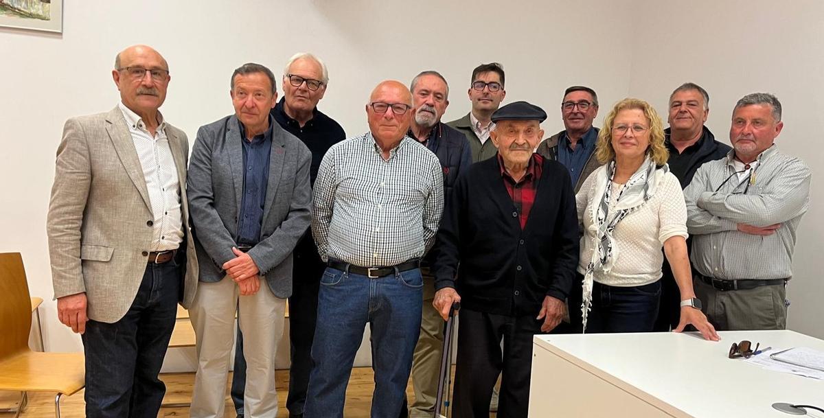 Un momento del homenaje con los síndicos del Juzgado de Aguas de Rojales y concejales del gobierno municipal