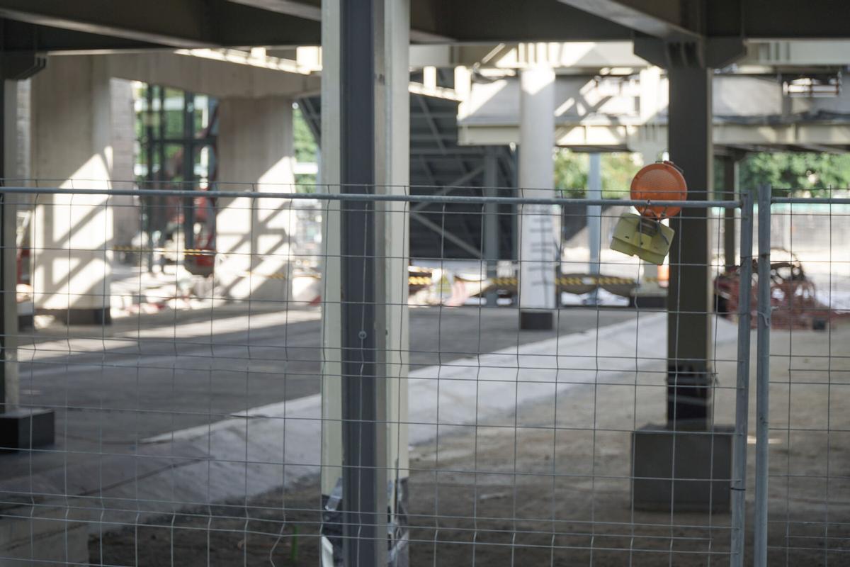 La nueva estación de tren de A Coruña encara la recta final de sus obras, que el Administrador de Infraestructuras Ferroviarias (Adif) prevé terminar a finales de año. La nueva estación de tren de A Coruña encara la recta final de sus obras, que el Administrador de Infraestructuras Ferroviarias (Adif) prevé terminar a finales de año.