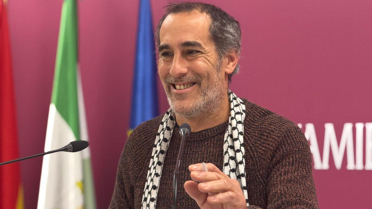 El portavoz de Hacemos Córdoba, Juan Hidalgo, en rueda de prensa.