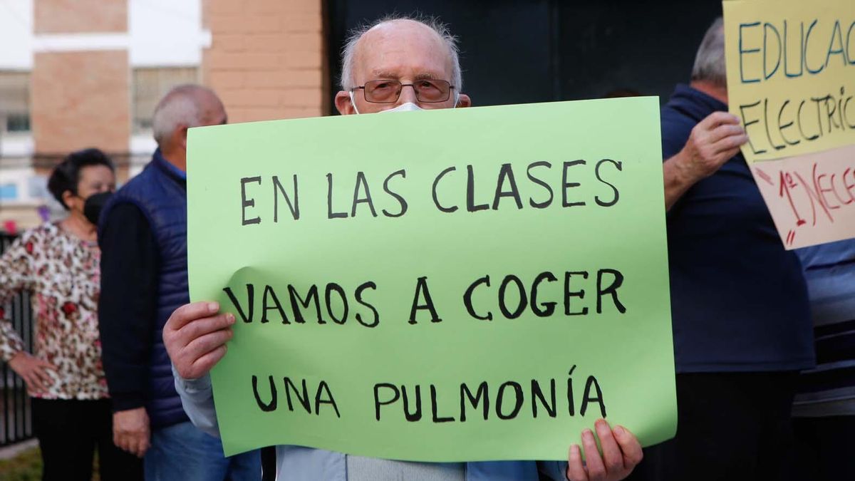 Protesta en el Centro de Educación Permanente del Parque Cruz Conde