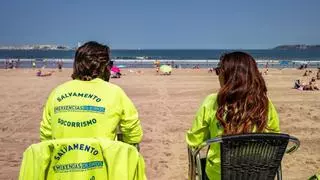 Las playas del área de A Coruña activan la temporada de baño con más de un centenar de socorristas desde este lunes