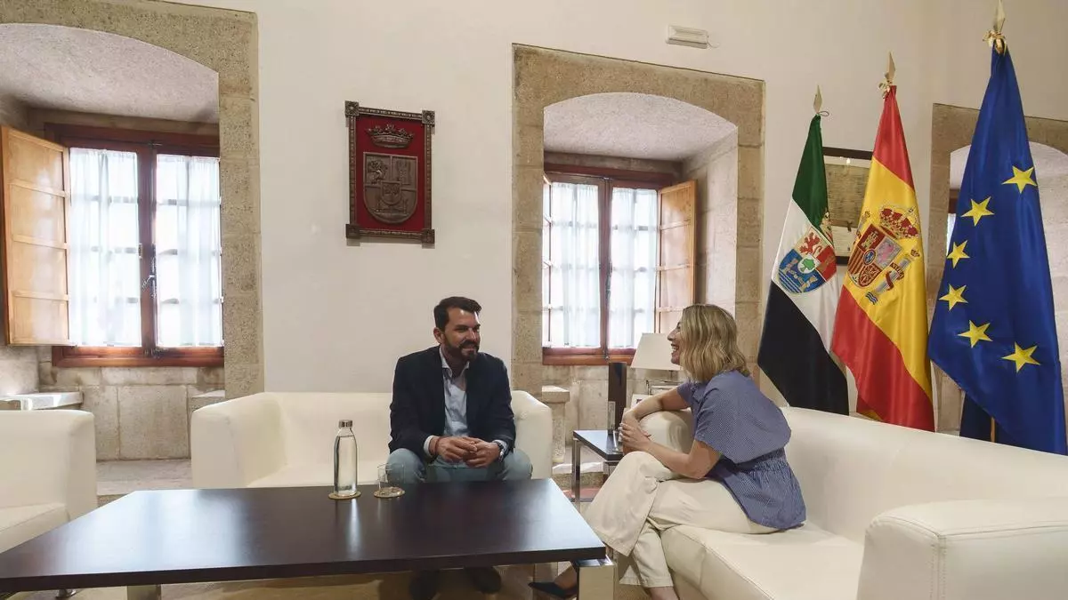 Cotrina ofrece lealtad institucional a Guardiola, pero avisa de una oposición firme contra la "agenda ultra" de Vox