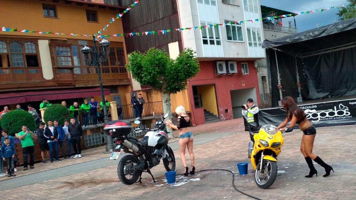 chicas-motos