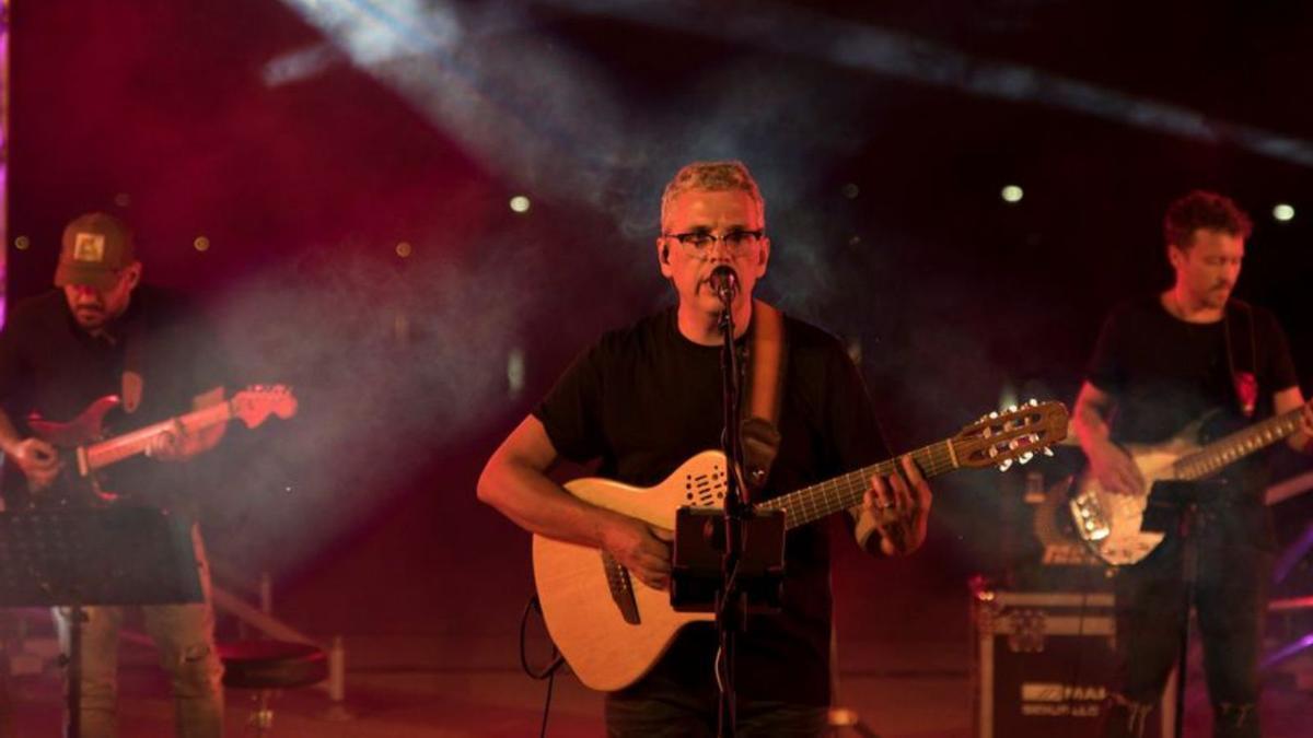 Pedro Guerra emocionó al anfiteatro el 23 de julio. | SERVICIO ESPECIAL