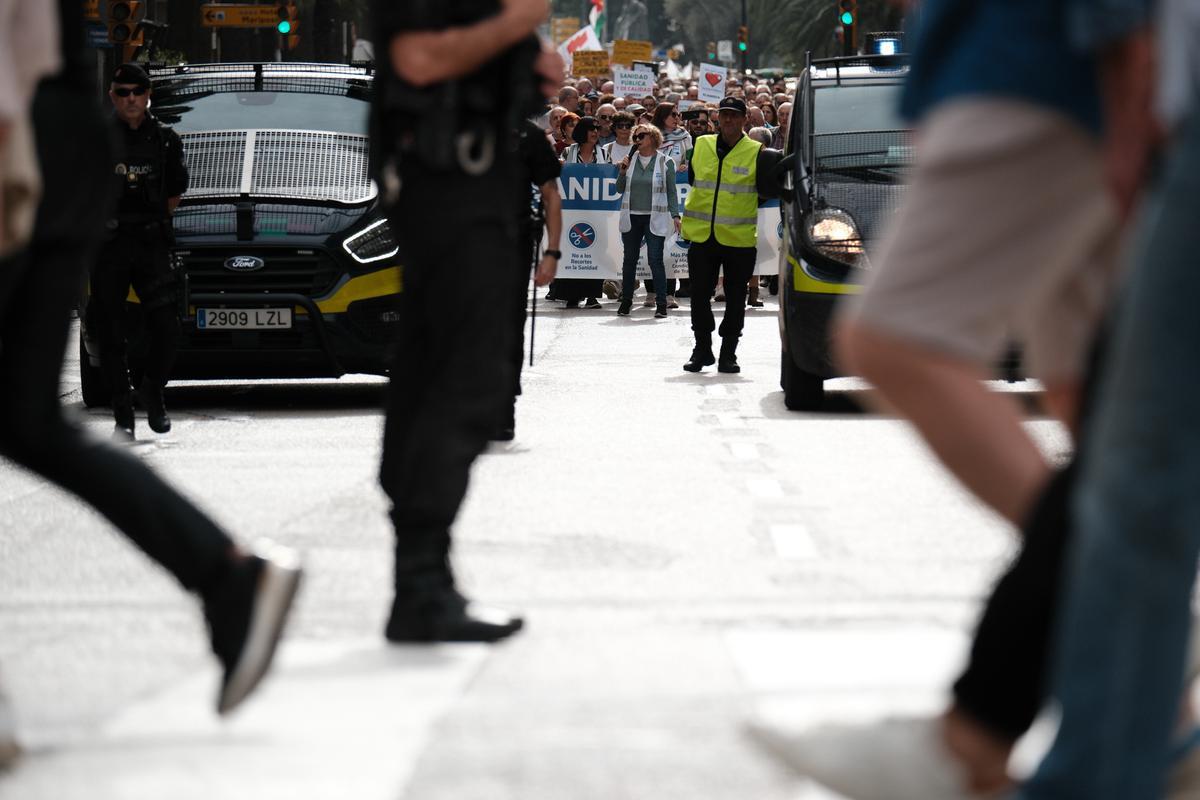 Manifestación en defensa de la sanidad pública convocada por la Marea Blanca