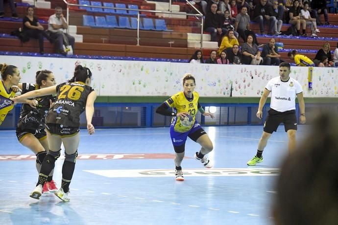 26-02-20 DEPORTES. PABELLON DE LAS REMUDAS. BARRIO DE LAS REMUDAS. TELDE. Partido de balonmano femenino entre el Remudas Rocasa y el Guardés disputado en Pabelloon Antonio Moreno del barrio teldense de Las Remudas.    Fotos: Juan Castro.  | 26/02/2020 | Fotógrafo: Juan Carlos Castro