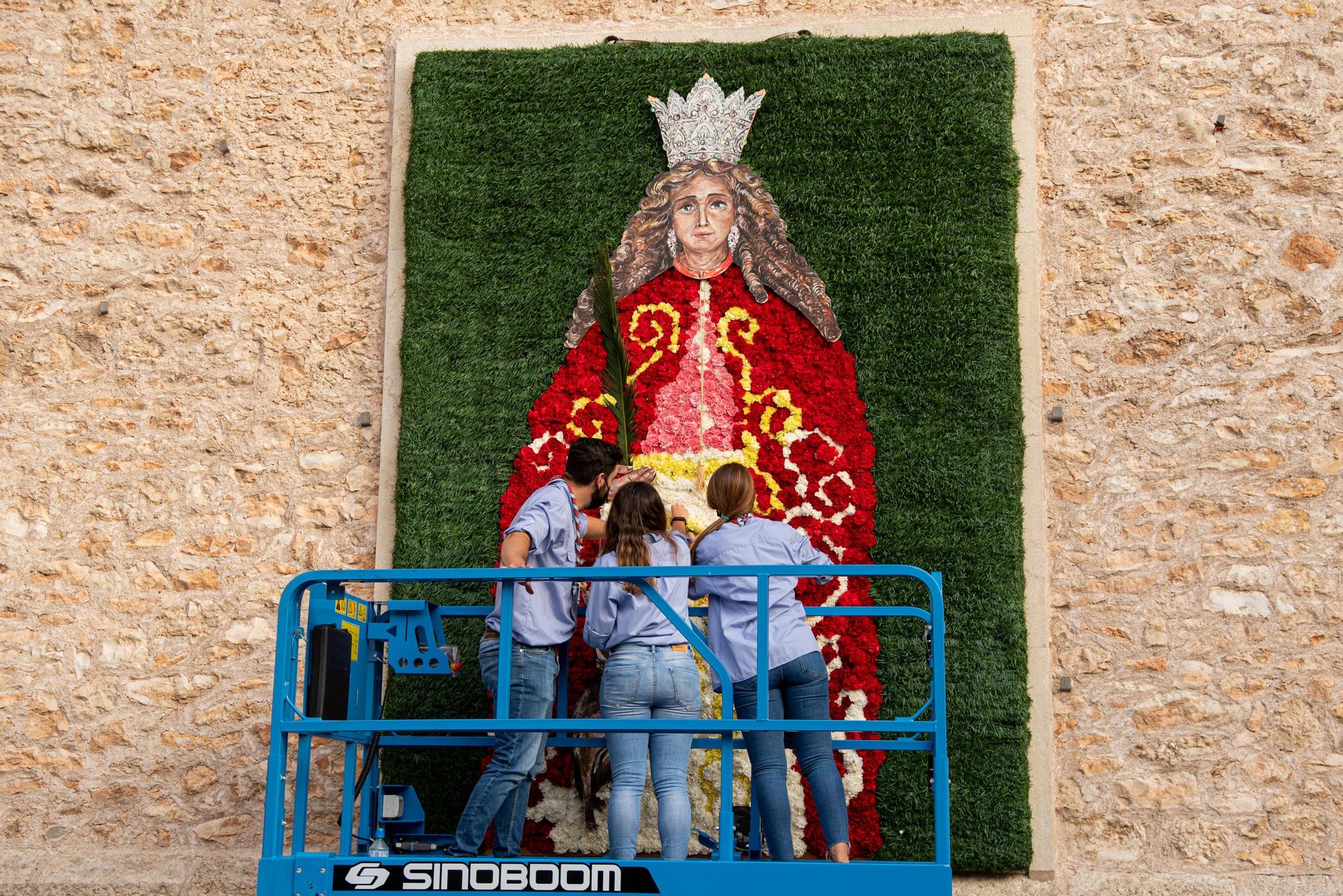 Así ha vestido Almassora el tapiz de flores en honor a Santa Quitèria