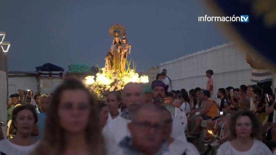 El Campello se vuelca con la Virgen del Carmen en una multitudinaria doble procesión por tierra y mar