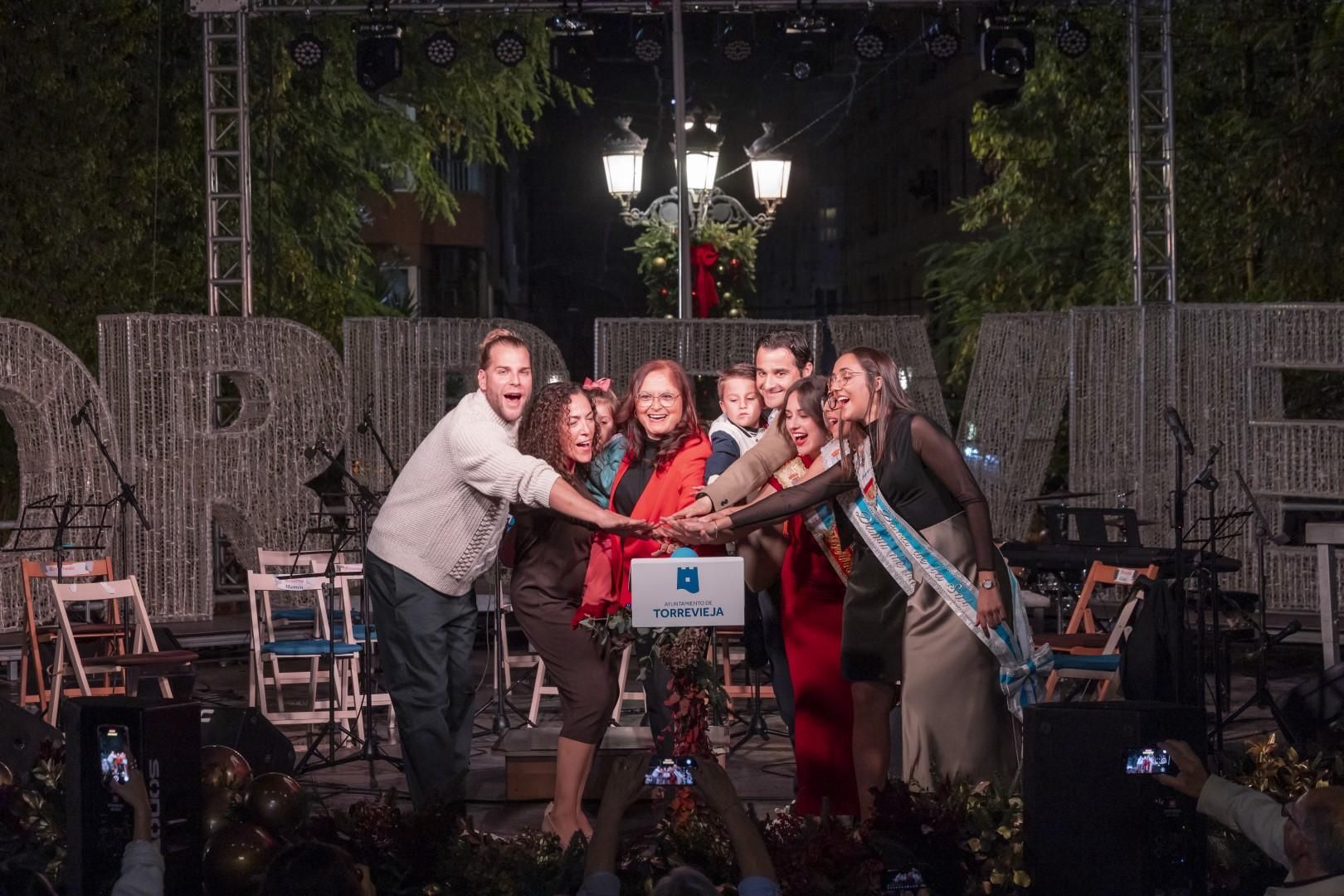 La fiesta de encendido del alumbrado especial de fiestas patronales y Navidad de Torrevieja, en imágenes