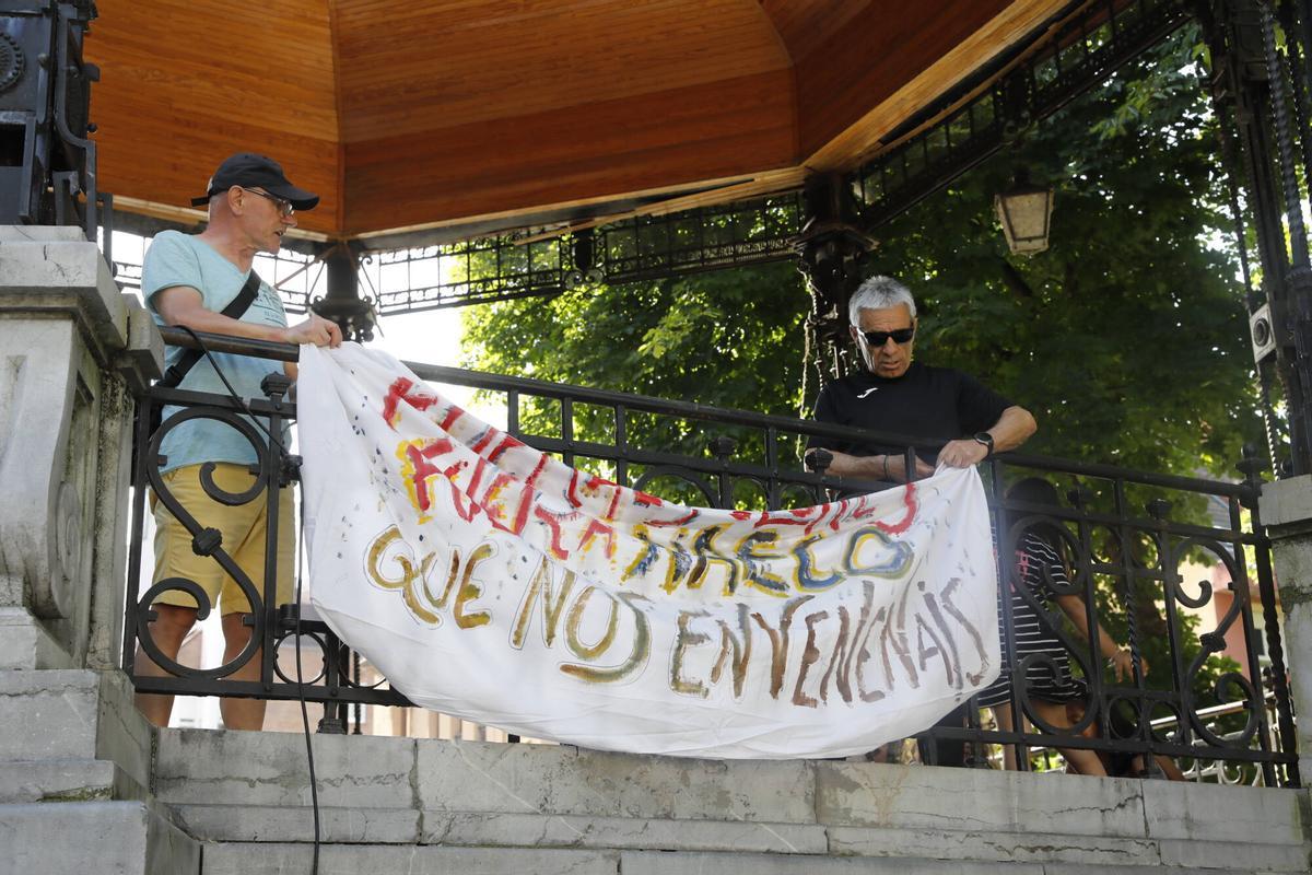 La Felguera, Langreo. Concentración vecinal contra los malos olores