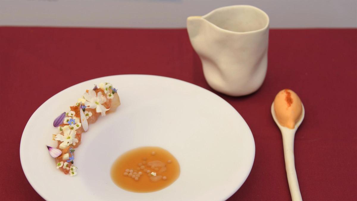'Prímula y gamba roja de Dénia', propuesta de Ana Lázaro (restaurante Barro), que ganó el 13º concurso internacional de cocina creativa de la gamba roja de Dénia.