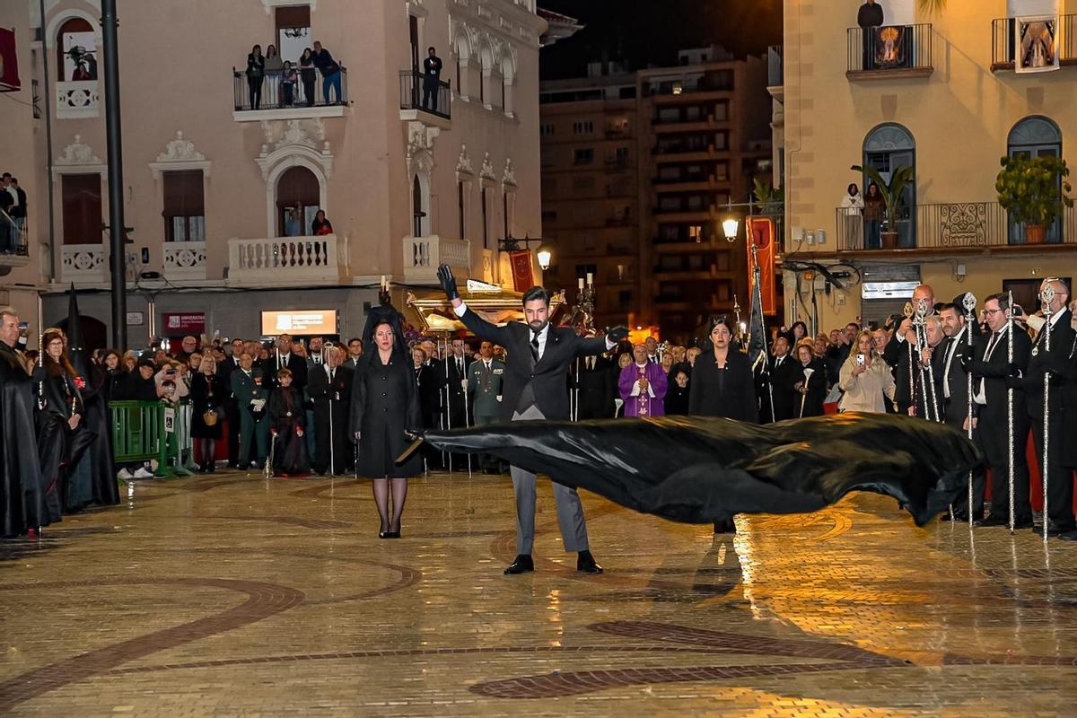 Viernes Santo en Elche: Así ha sido la "Trencà del Guió" Viernes Santo en Elche: Así ha sido la "Trencà del Guió"