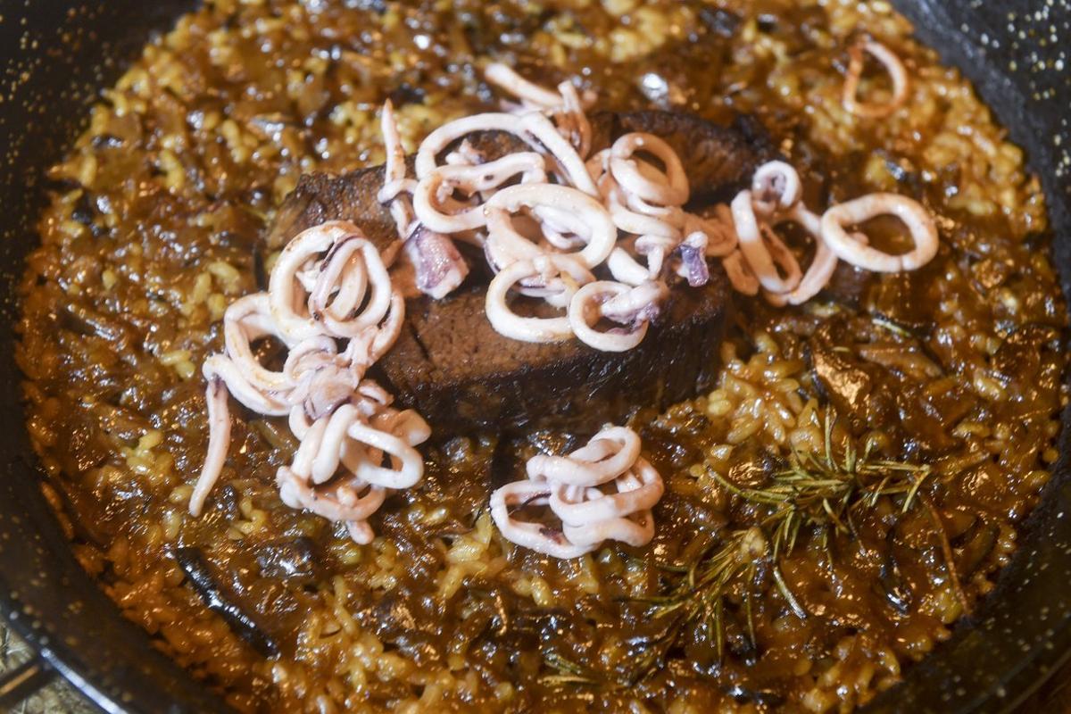 El arroz seco de papada y sepia de Gonzalo Rivière, chef de Canalla.