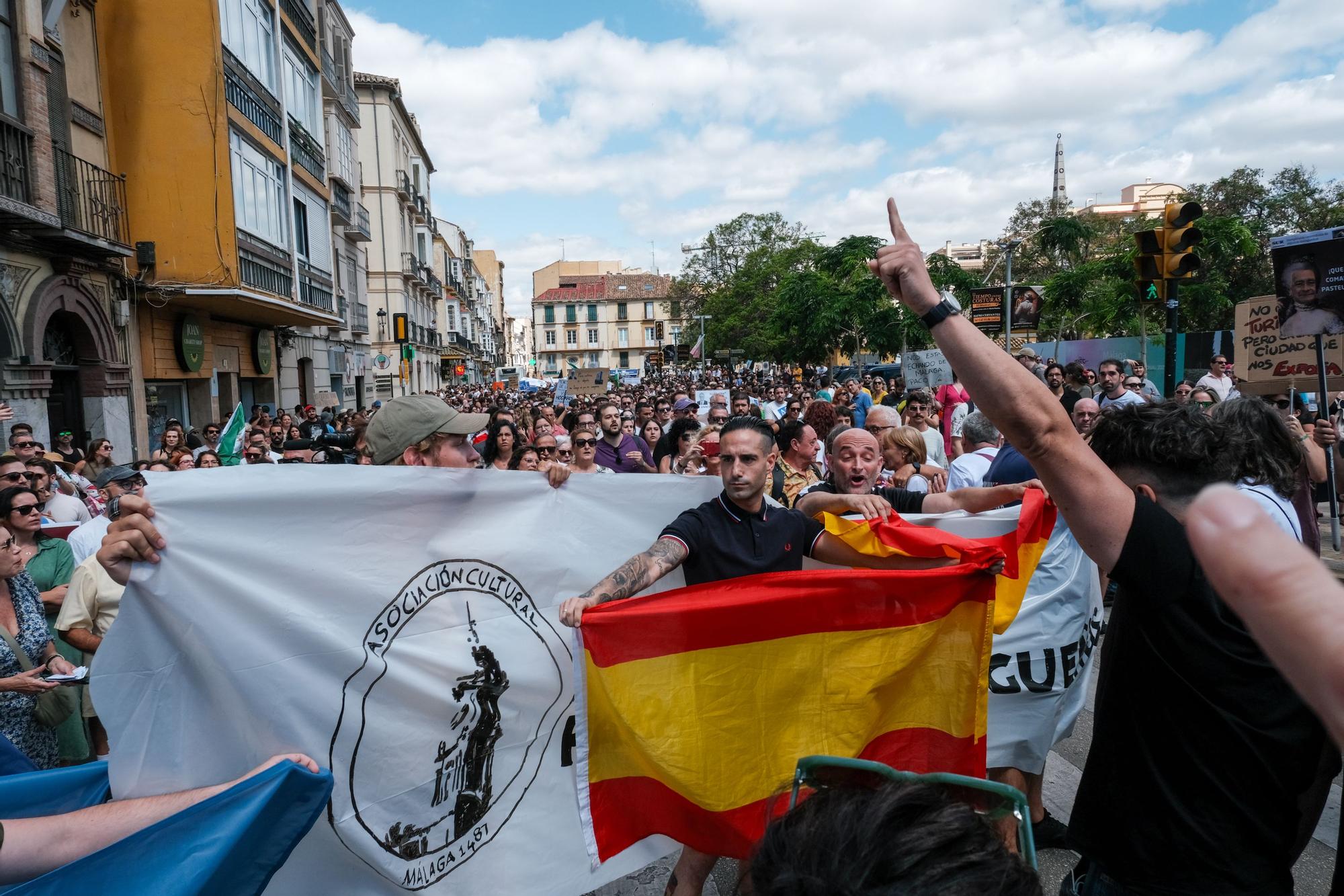 La manifestación por una vivienda digna recorre las calles del Centro de Málaga este 29 de junio.