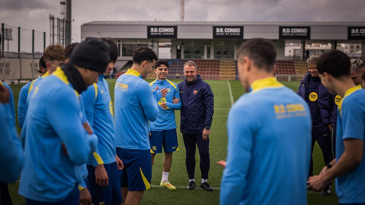 Hansi Flick junto a Xavi Espart en el entrenamiento