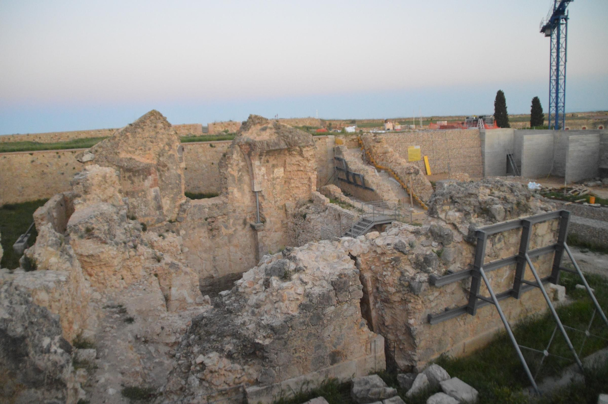 Així avança la recuperació del baluard del Castell de Figueres volat durant la Guerra Civil