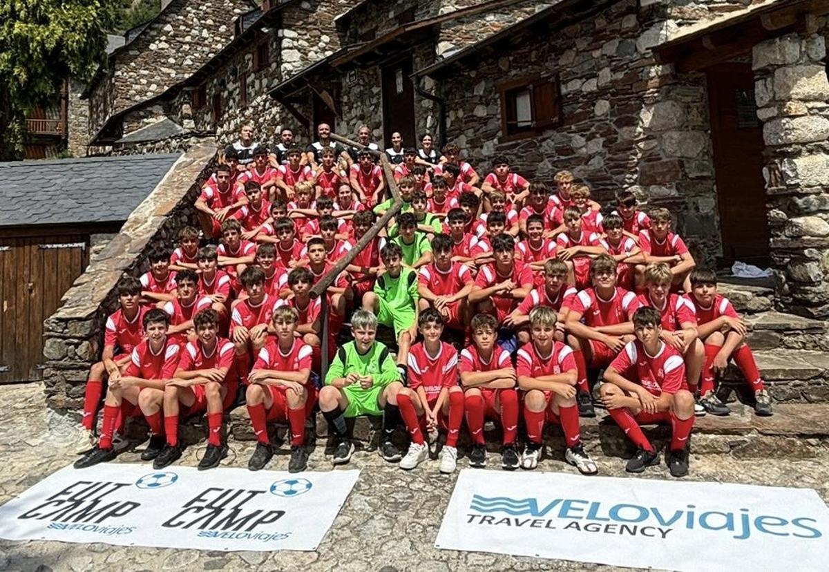 Foto de familia de los participantes en el V Campus Futcamp Veloviajes