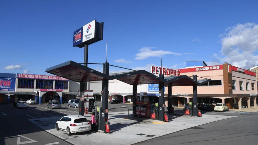 Gasolinera de la Avenida de Fisterra en Arteixo. | Carlos Pardellas