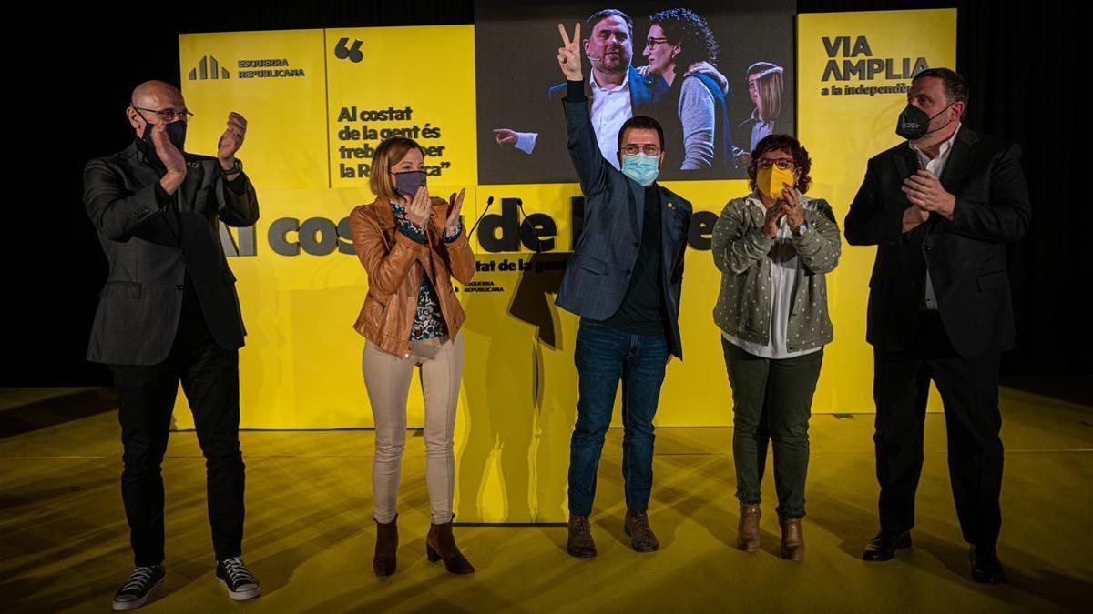 Raül Romeva, Carme Forcadell, Pere Aragonès, Dolors Bassa y Oriol Junqueras en el acto final campaña electoral de ERC.