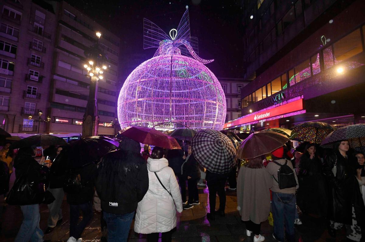 Vigo enciende la Navidad más grande de su historia ante miles de personas