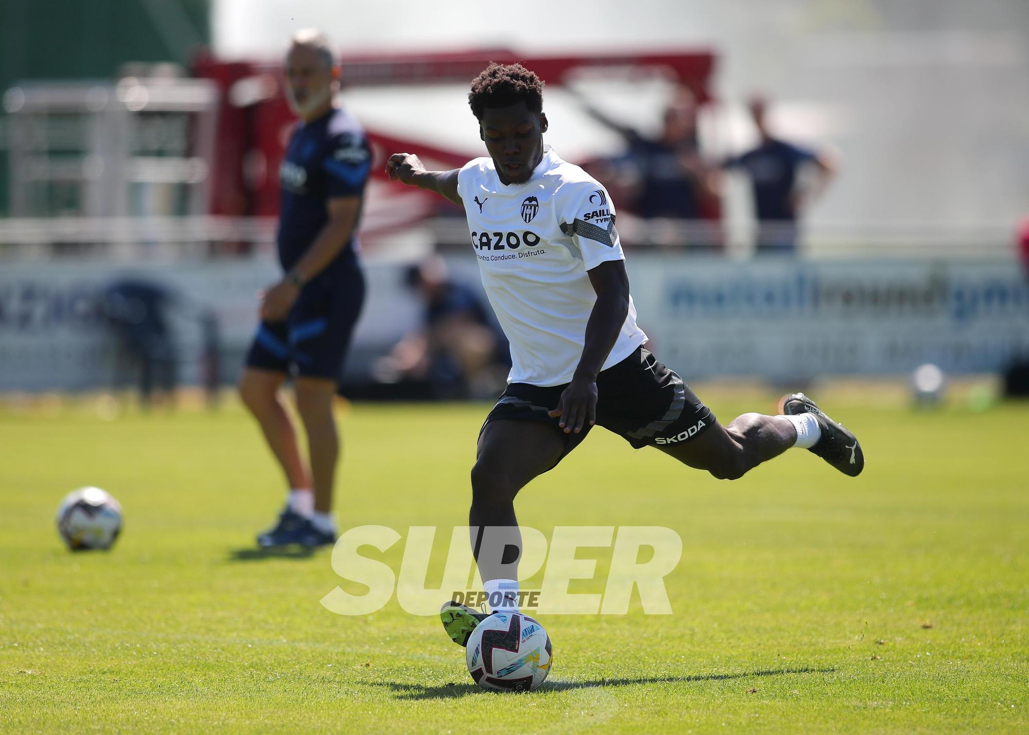 Entrenamiento matutino del Valencia CF en Suiza