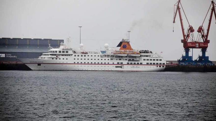 Escala del crucero &quot;Hanseatic&quot; en El Musel