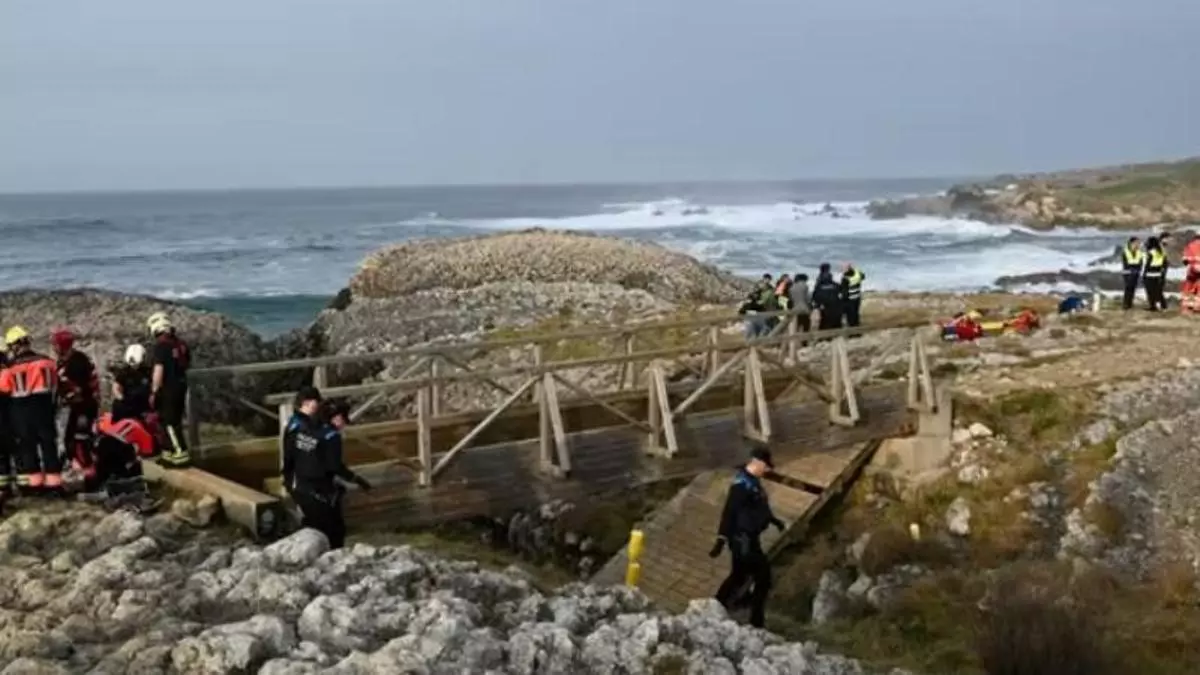 Cinco muertos y un desaparecido al caer al mar tras derrumbarse una pasarela en Santander