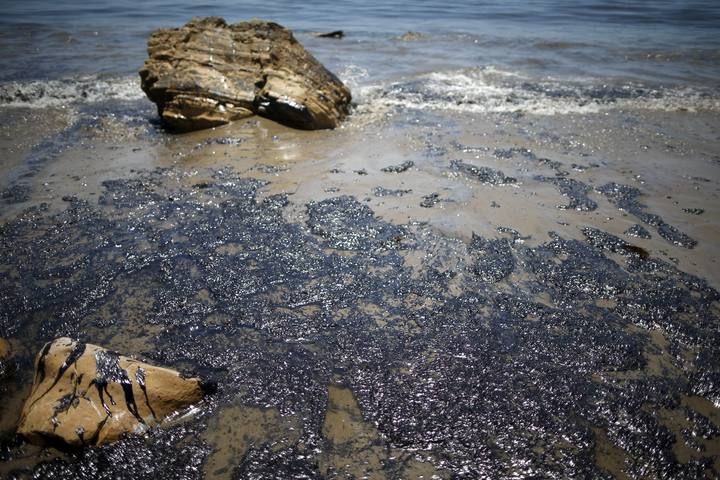 Vertido de petróleo en California