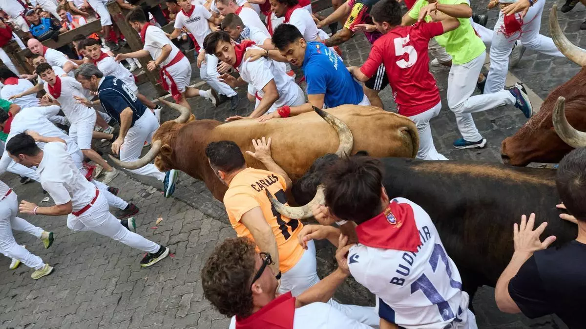 Tenso y emocionante sexto encierro de San Fermín 2026