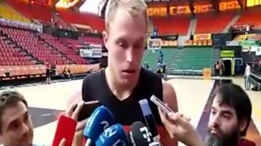 Sikma: "Me da igual donde juego, en la pista estoy contento"