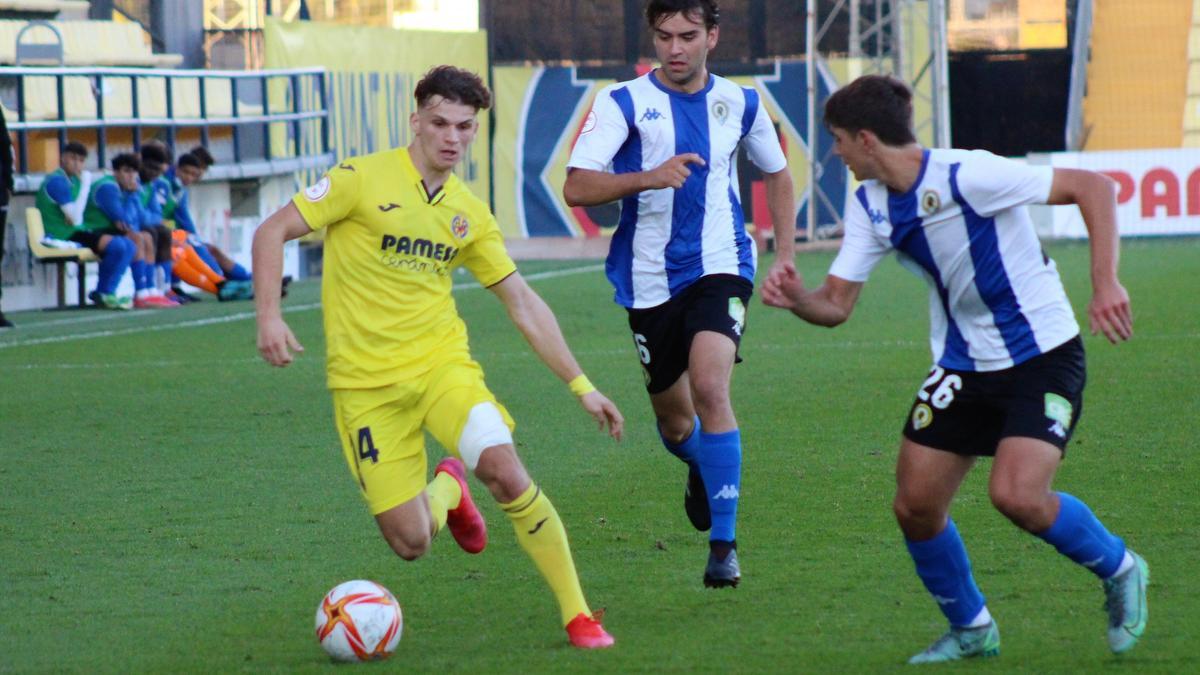 El Villarreal C remonta y suma los tres puntos