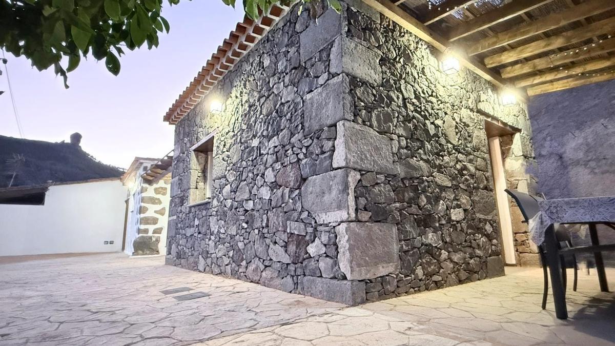 Fachada de la casa rural La Pelusa