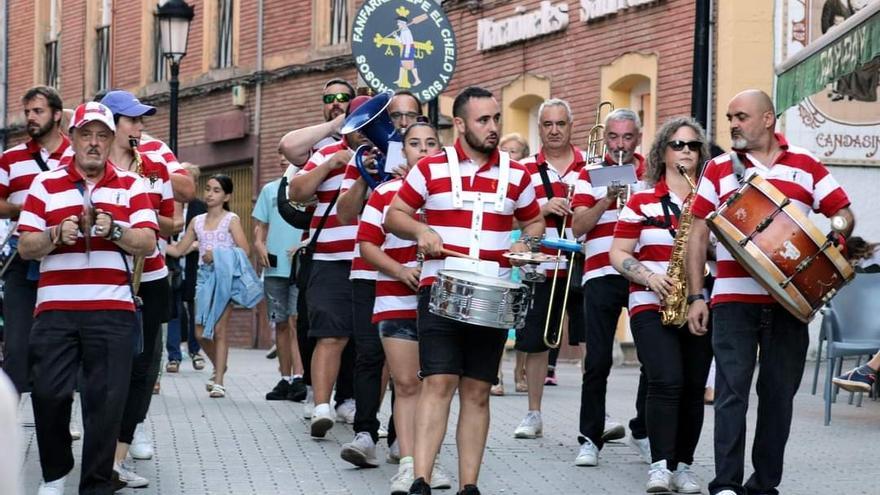 La música pone el broche a las fiestas del Cristo de Candás