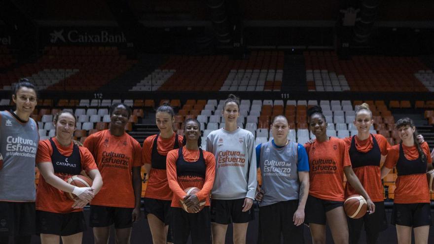 Entrenamiento abierto del Valencia Basket antes de un partido clave. | MIGUEL ANGEL MONTESINOS