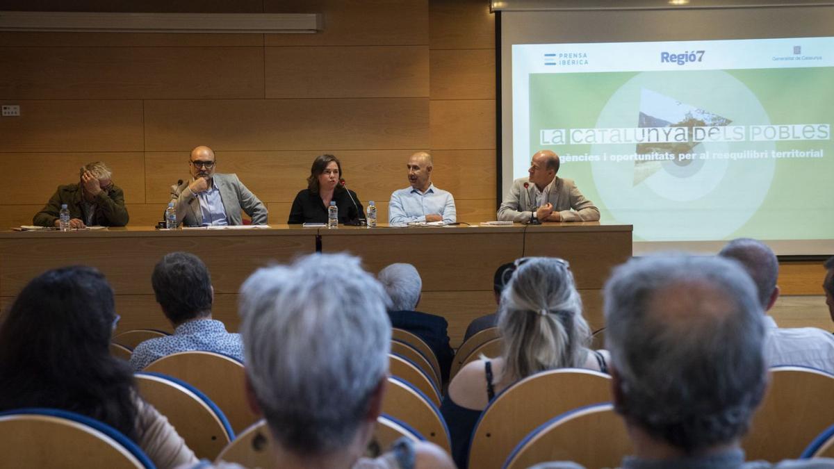 Xavier Fornells, Josep Maria 
Serarols, Maria Costa, Moisès 
Masanas i Marc Marcè en un 
moment de la jornada.  
Òscar bayona