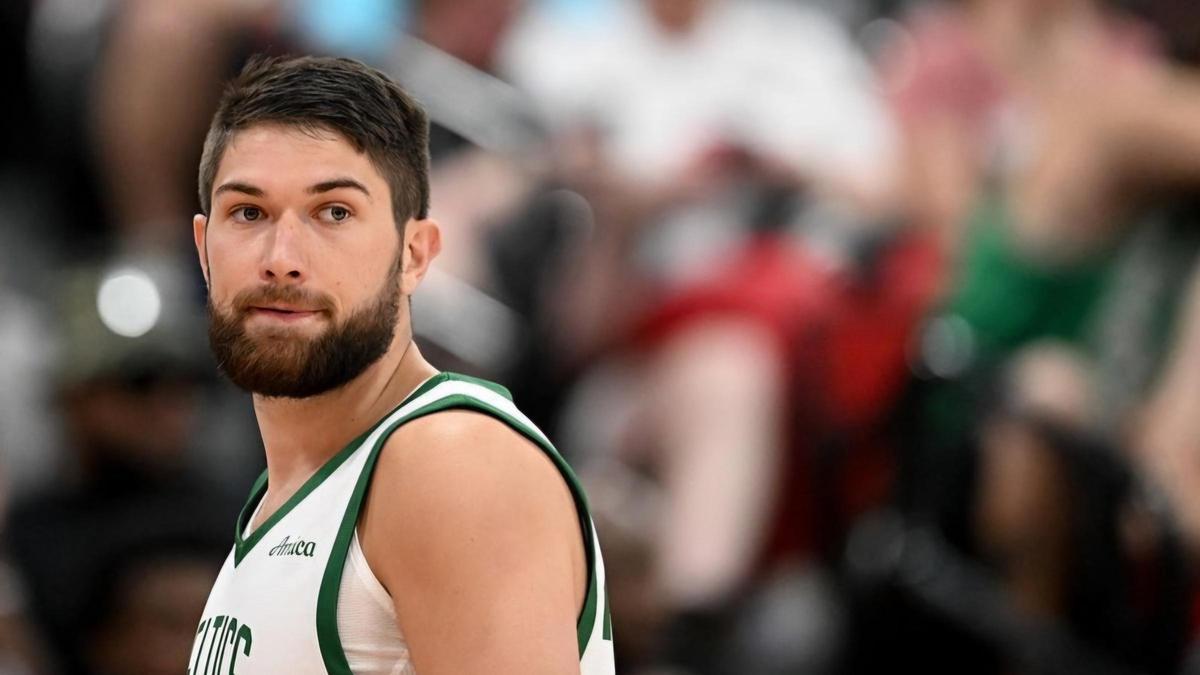 Killian Tillie, con Boston Celtics este verano.