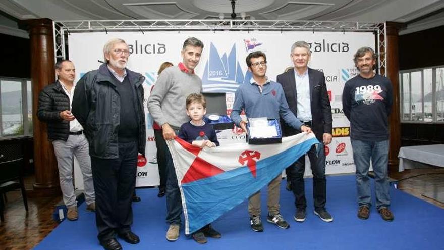 Pablo Cabello y Javier Lago, recogen su galardón.