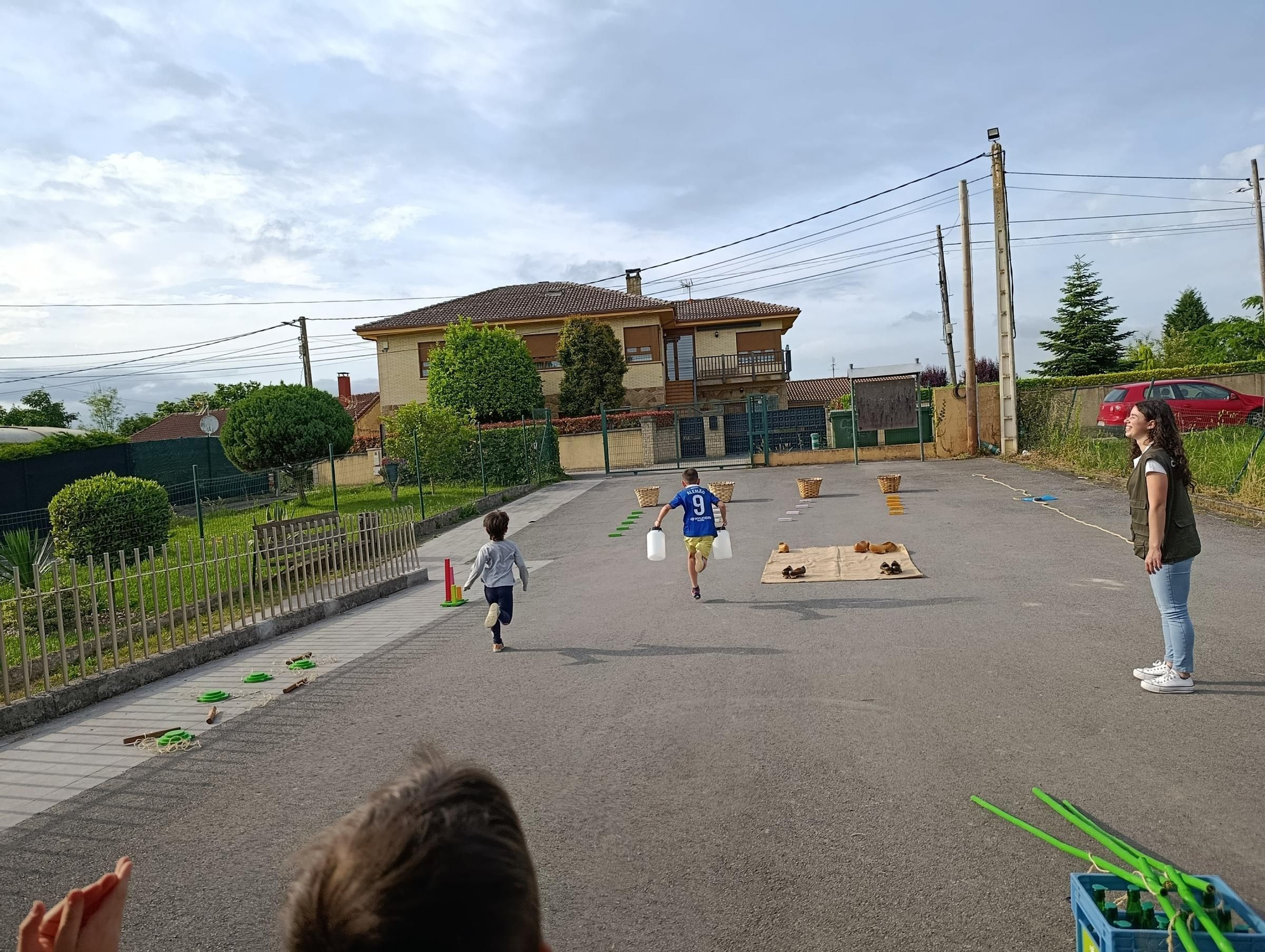 Los pequeños de Viella celebran el "Día de los Paxarrinos"