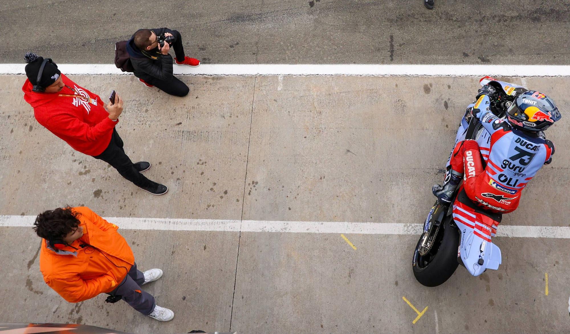 Primeras imágenes de Marc Márquez entrenando con la Ducati en Cheste