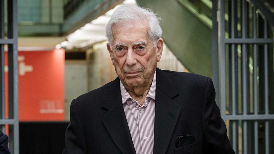 Mario Vargas Llosa, de 87 anys, està hospitalitzat per covid-19