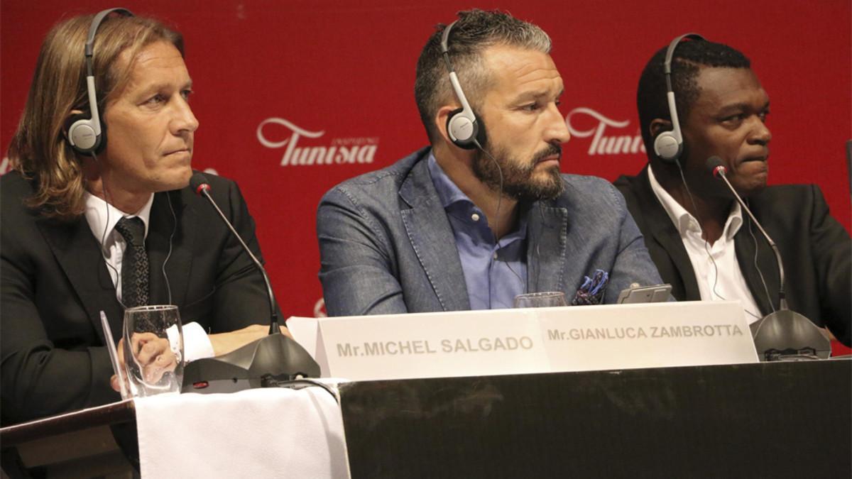 Míchel Salgado, Gianluca Zambrotta (centro) y Marcel Desailly