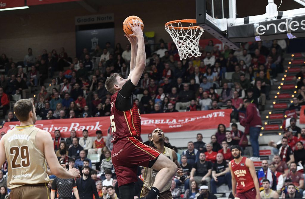 Todas las imágenes del partido del UCAM Murcia contra el Bàsquet Girona