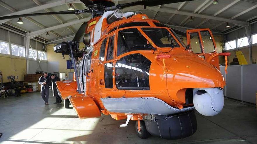 El &#039;Helimer 401&#039; en la base de A Coruña el día de su presentación.