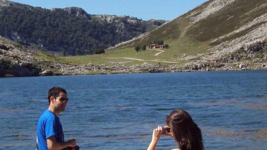 Turistas en los Lagos. | j. m. carbajal