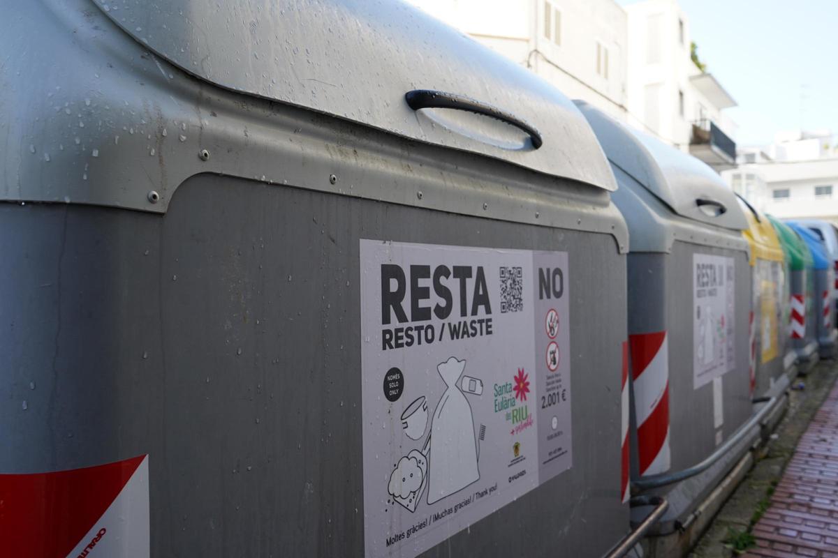 Contenedores en Santa Eulària.