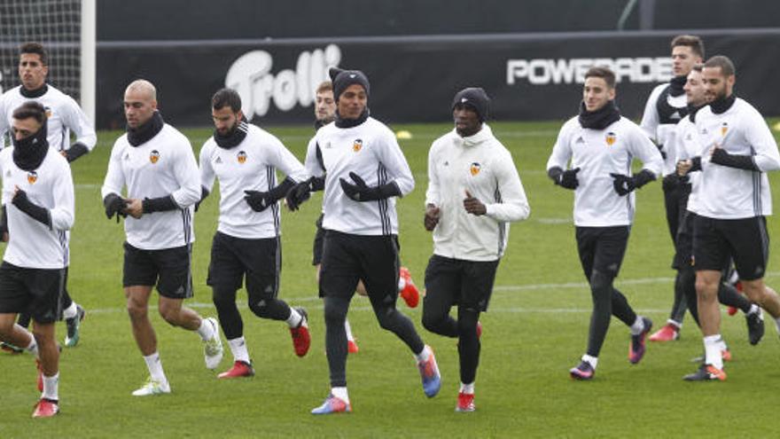 La lluvia respetó al Valencia en gran parte del entrenamiento